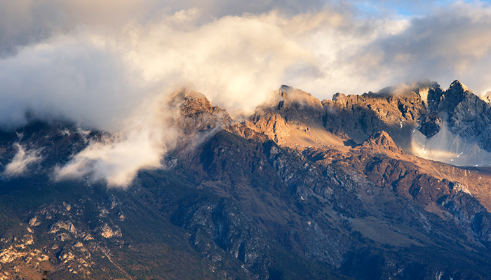 玉龍雪(xuě)山(shān)山(shān)頂